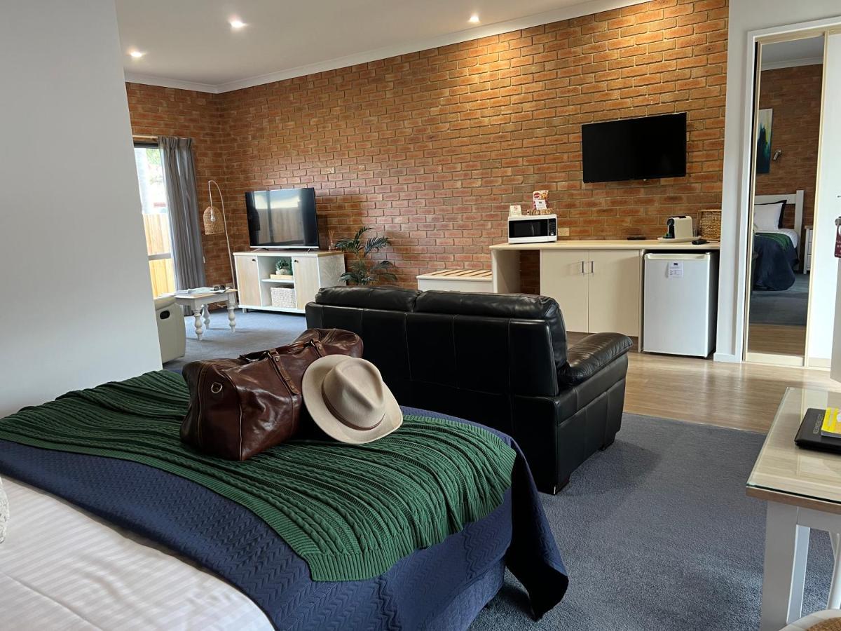 Coastal Waters Motor Inn Lakes Entrance Bagian luar foto