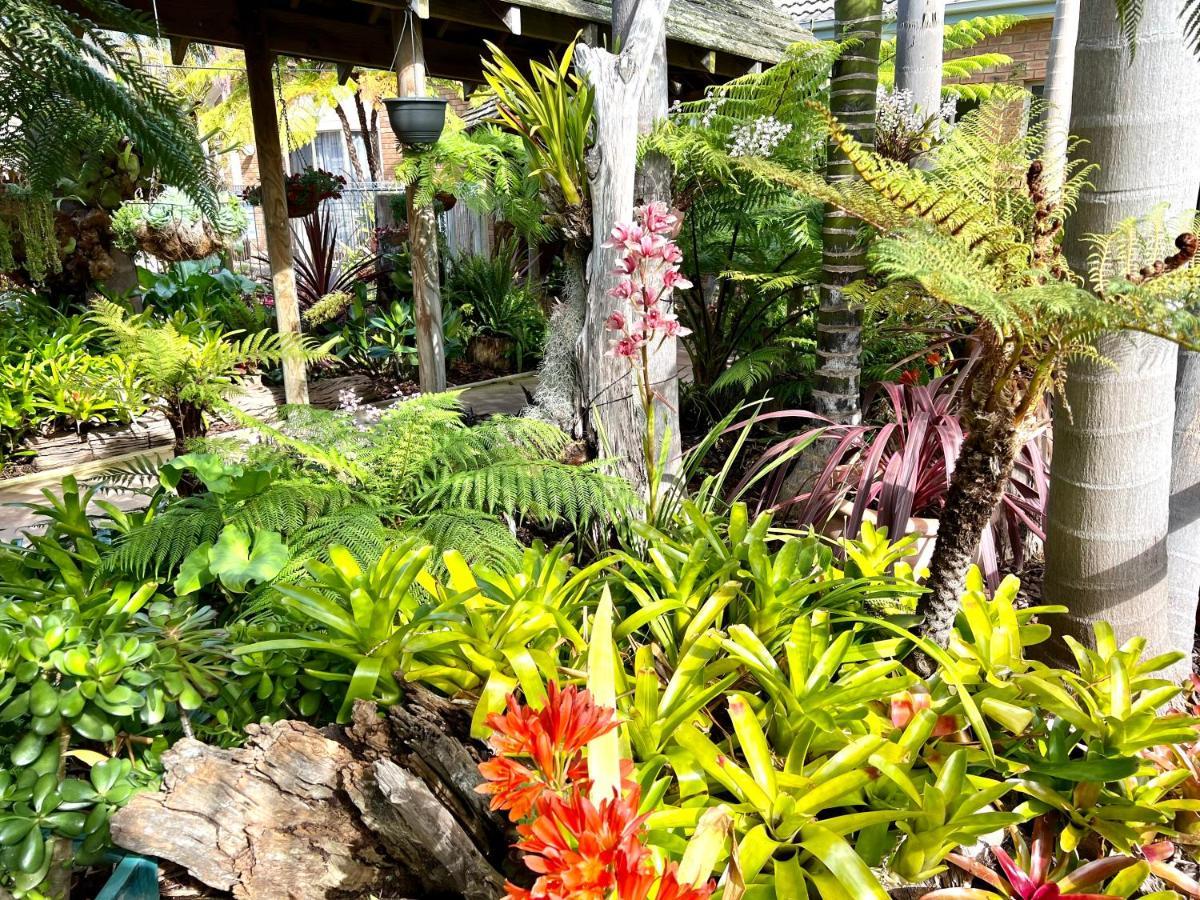 Coastal Waters Motor Inn Lakes Entrance Bagian luar foto