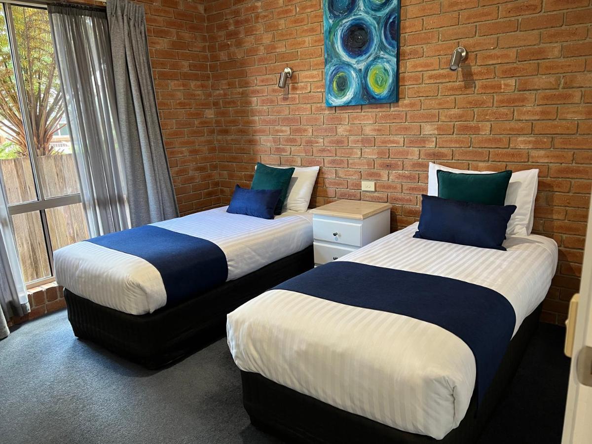 Coastal Waters Motor Inn Lakes Entrance Bagian luar foto