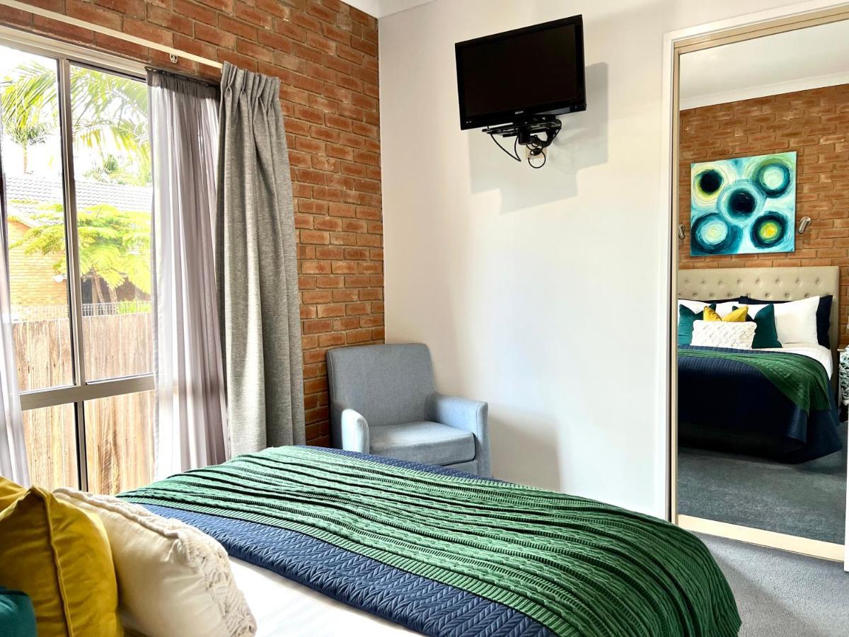 Coastal Waters Motor Inn Lakes Entrance Bagian luar foto