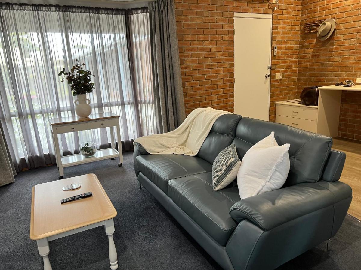 Coastal Waters Motor Inn Lakes Entrance Bagian luar foto