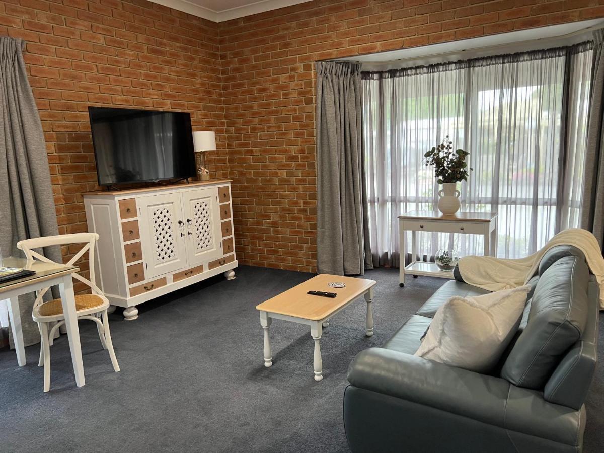 Coastal Waters Motor Inn Lakes Entrance Bagian luar foto