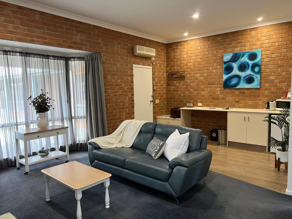 Coastal Waters Motor Inn Lakes Entrance Bagian luar foto