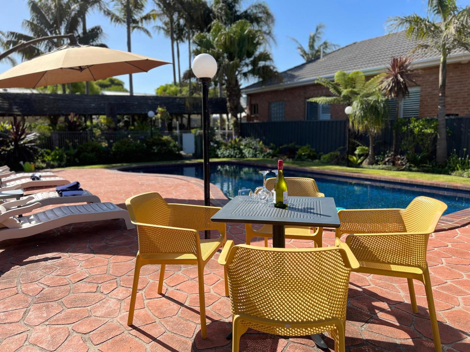 Coastal Waters Motor Inn Lakes Entrance Bagian luar foto