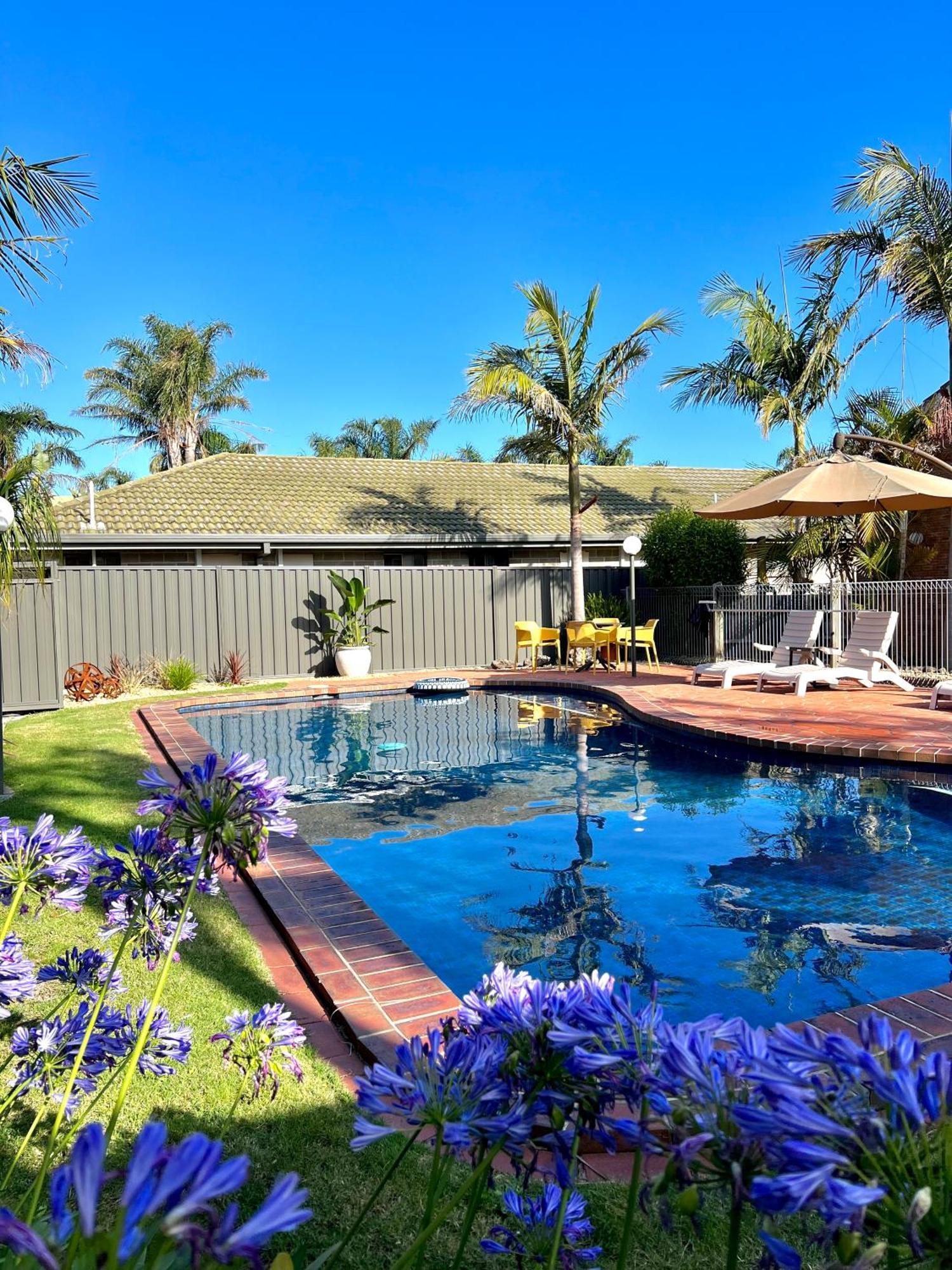 Coastal Waters Motor Inn Lakes Entrance Bagian luar foto